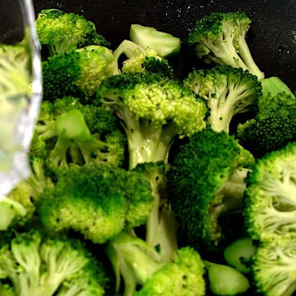 Steaming the broccoli for the stir fry.